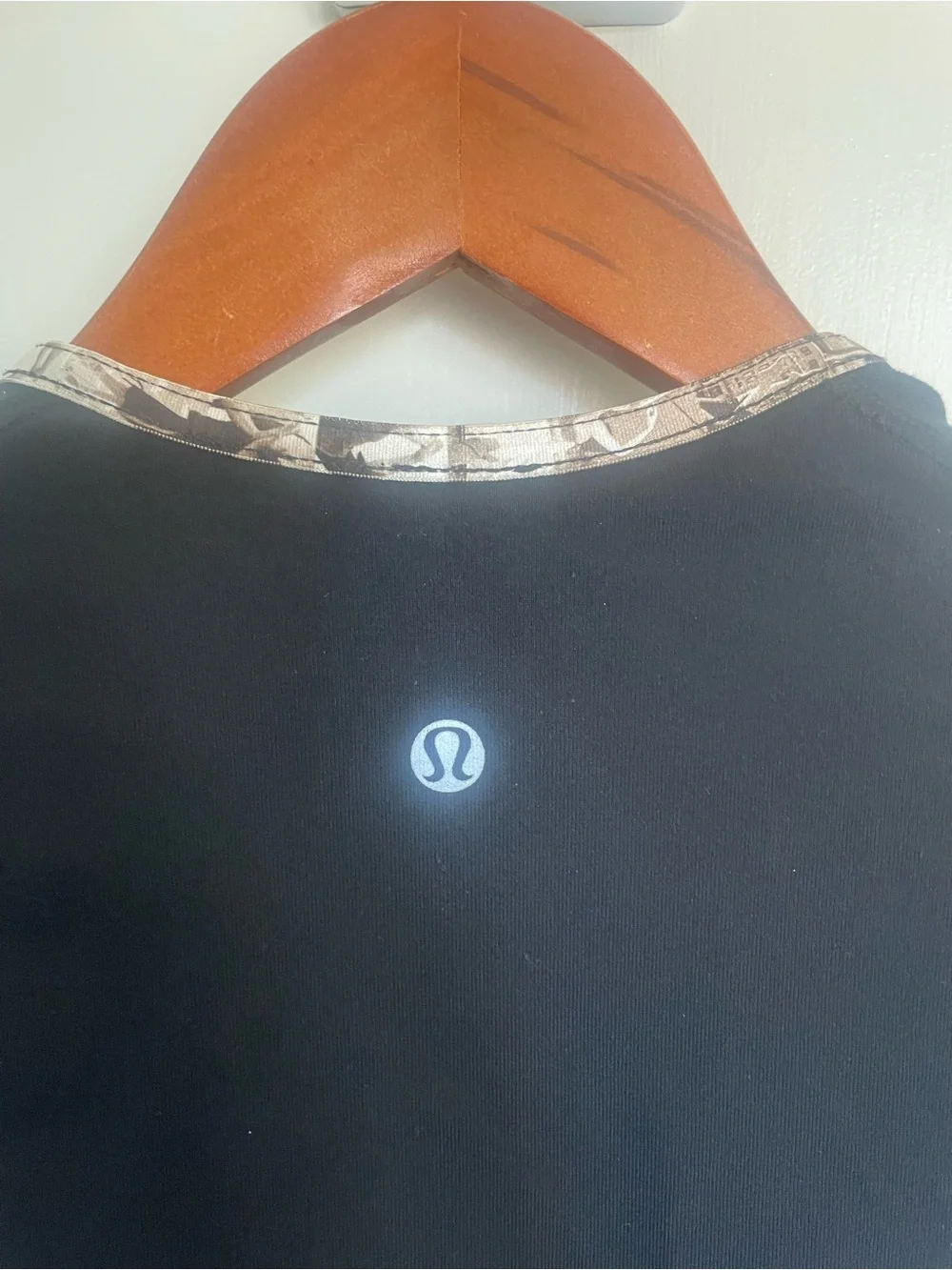 Lululemon Power Y Tank Black Camo Trim Built-In Bra Size 8 Yoga Workout